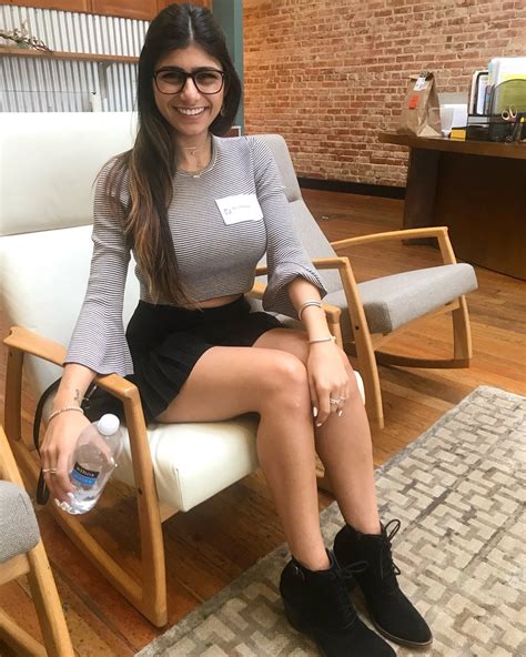 Mia Khalifa Tits Porn Pics & Naked Photos